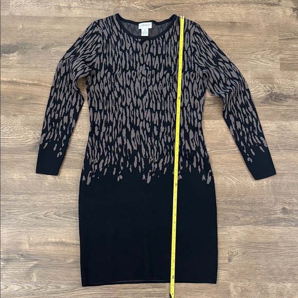 Carmen Marc Valvo Dresses & Skirts - Carmen Marc Volvo Black and Brown Patterned Dress